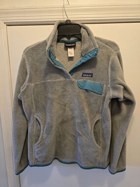Patagonia Light Gray Fleece Pullover with Teal Accents Medium